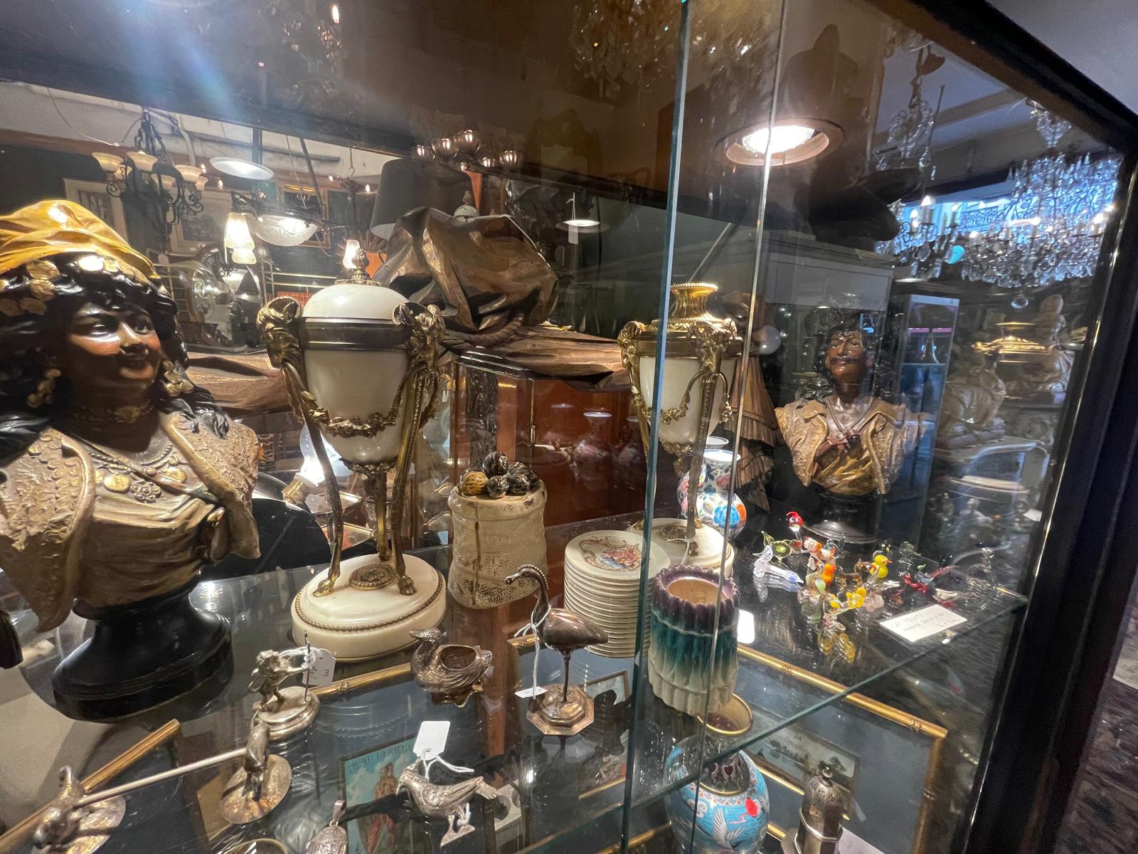 Vitrine d'objets de collection