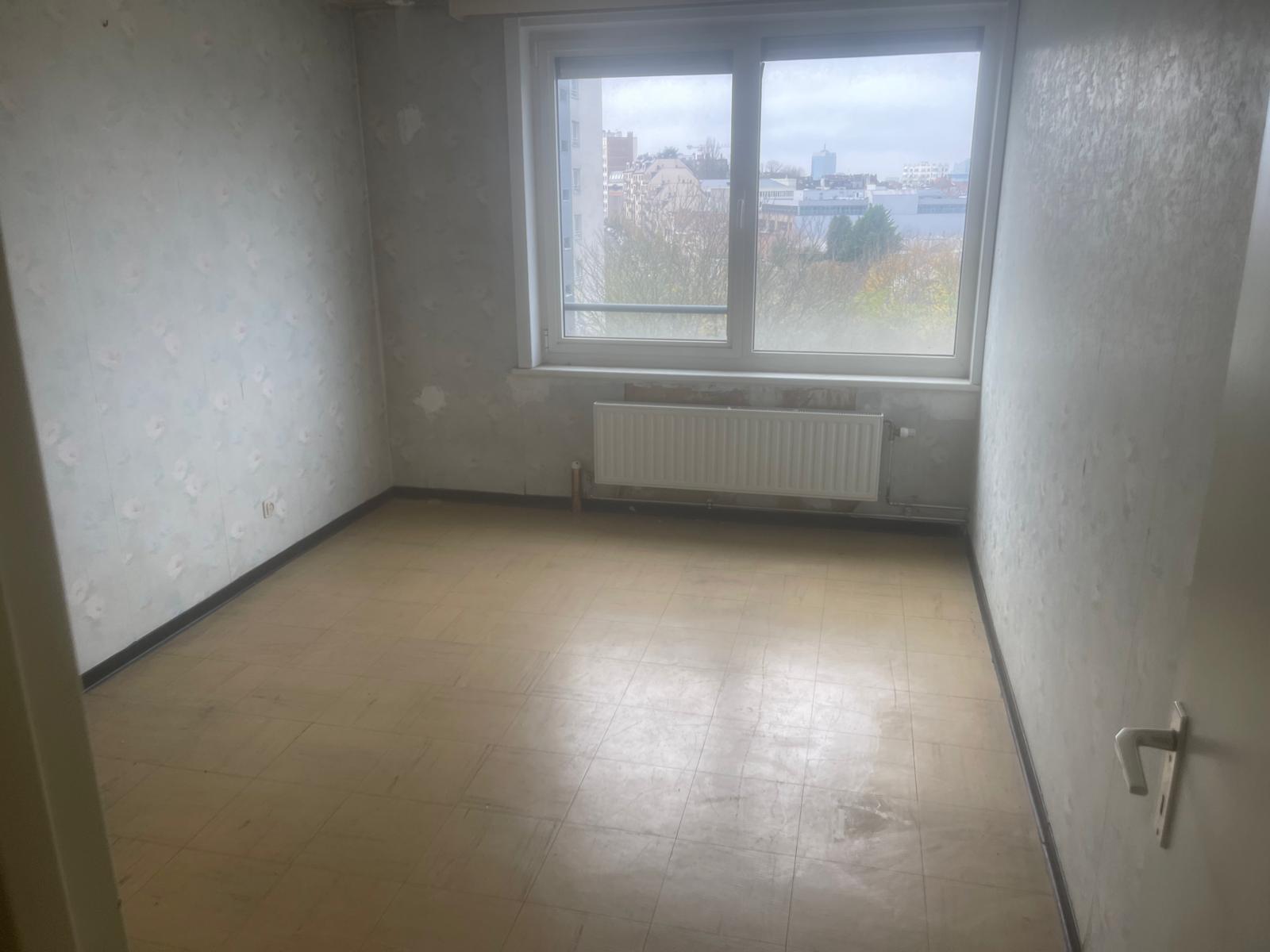 Chambre vide à débarrasser